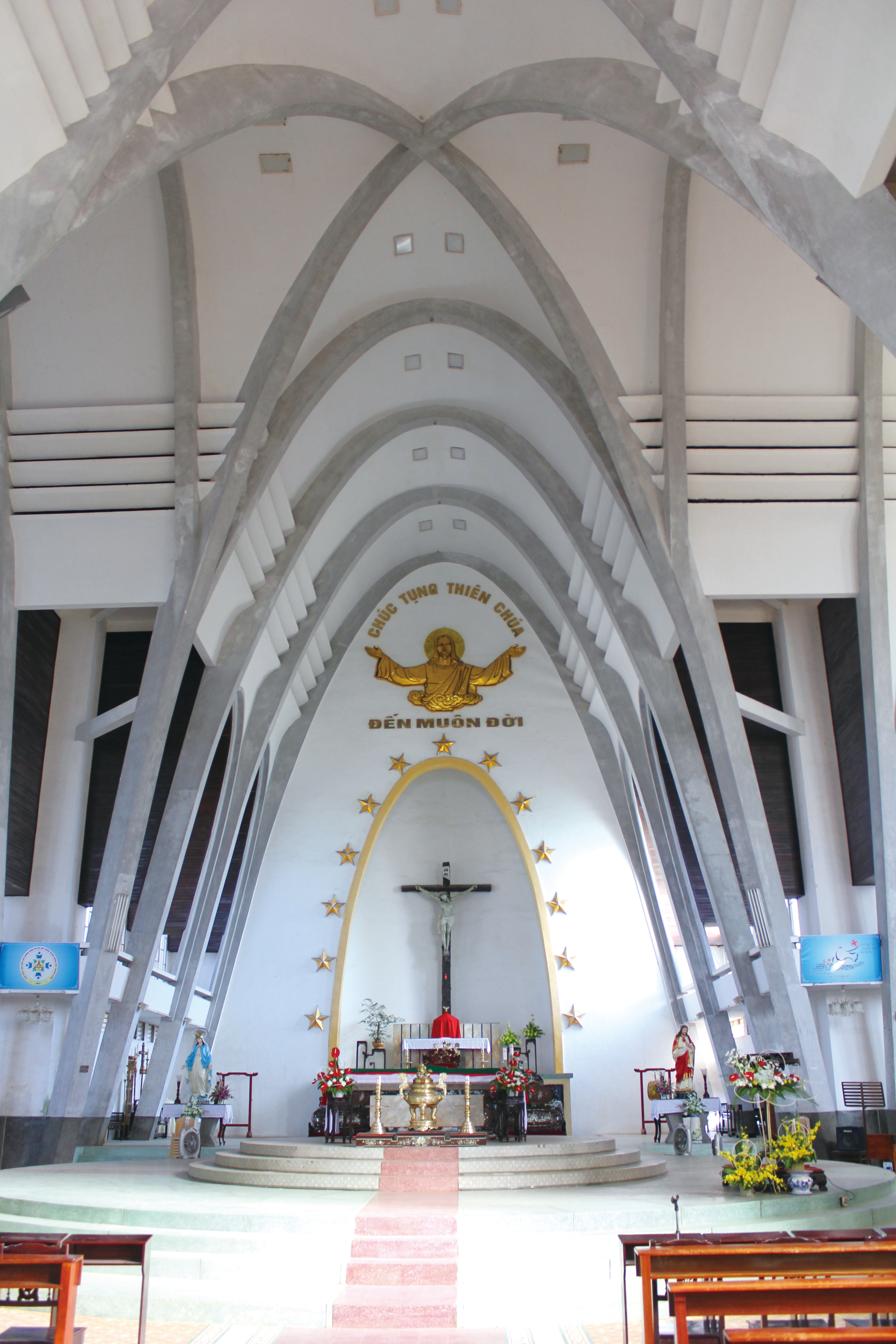 뿌깜 성당 (Phu Cam Cathedral)